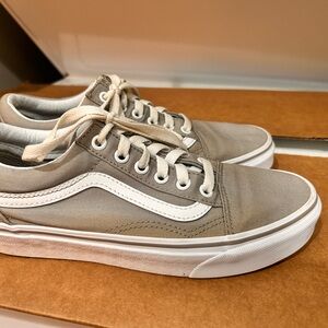 Vans Old Skool Women’s 7 Men’s 5.5 Lo Top Sneakers
